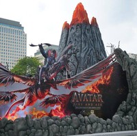 Menyambut penayangan film ‘Avatar: Fire and Ash’, Senayan City berkolaborasi dengan Disney menghadirkan Avatar Pandora Experience di area The Space. Terinspirasi dari kisah dan karakter ikonik dari ‘Avatar: Fire and Ash’, area spesial ini menghadirkan rangkaian instalasi tematik dan ruangan imersif, di mana pengunjung dapat menikmati  keindahan alam Pandora. Foto: Dok. Senayan City