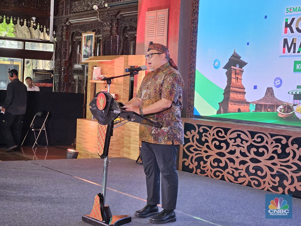 Deputi Bidang Usaha Kecil Kementerian UMKM, Temmy Satria Permana saat ditemui usai acara Kota Masa Depan #BeraniDigital di Pendopo Kabupaten Kudus, Jawa Tengah, Jumat (19/12/2025). (CNBC Indonesia/Intan Rakhmayanti)