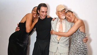 Desainer di Balik Gaya Ikonis David Bowie & Duran Duran Meninggal di Usia 80