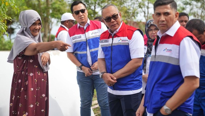 Dirut PGN Turun Langsung Serahkan Bantuan Bencana di Aceh & Sumut