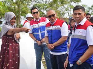 Dirut PGN Turun Langsung Serahkan Bantuan Bencana di Aceh & Sumut