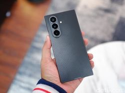 Bukan Buat Kaum Mendang-mending! Unboxing Samsung Galaxy Z TriFold