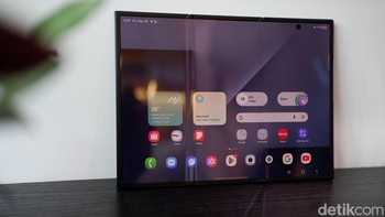 Semua fitur Galaxy AI hadir dengan penyesuaian khusus untuk layar 10 inci, termasuk Photo Assist, Generative Edit, Sketch to Image, serta Browsing Assist. Gemini Live mendukung multimodal AI sehingga pengguna bisa bertanya secara kontekstual tentang apa yang terlihat di layar atau kamera secara real-time. Foto: Adi Fida Rahman/detikINET
