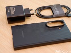 Bukan Buat Kaum Mendang-mending! Unboxing Samsung Galaxy Z TriFold