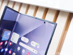 Bukan Buat Kaum Mendang-mending! Unboxing Samsung Galaxy Z TriFold