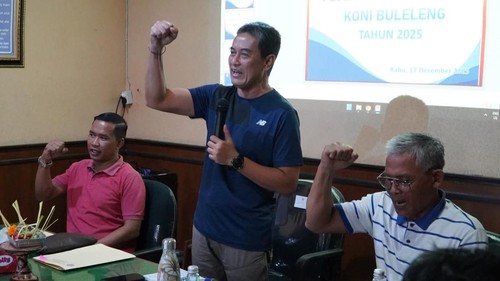 Gede Supriatna saat mengikuti pertemuan di KONI Buleleng.