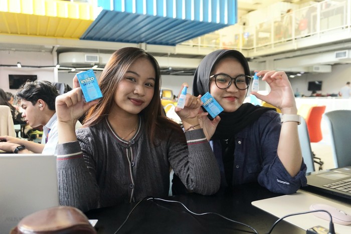 Gejala SePeLe Mata Kering Jangan Disepelekan, Atasi dengan Insto Dry Eyes