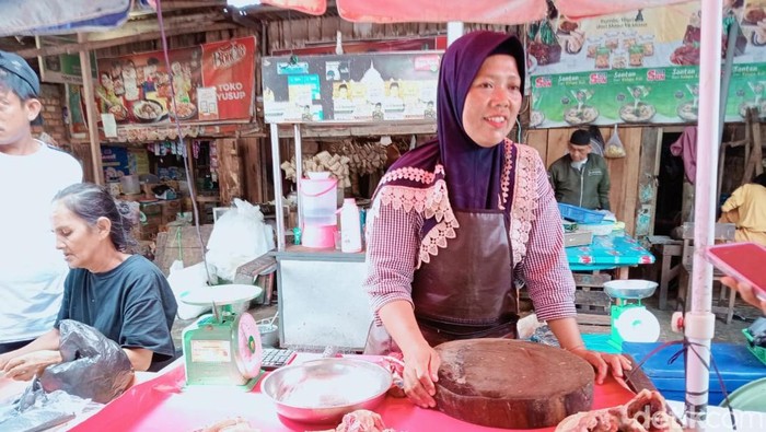 Sepekan Jelang Natal, Harga Ayam Potong dan Bawang di Palembang Naik
