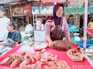 Sepekan Jelang Natal, Harga Ayam Potong dan Bawang di Palembang Naik