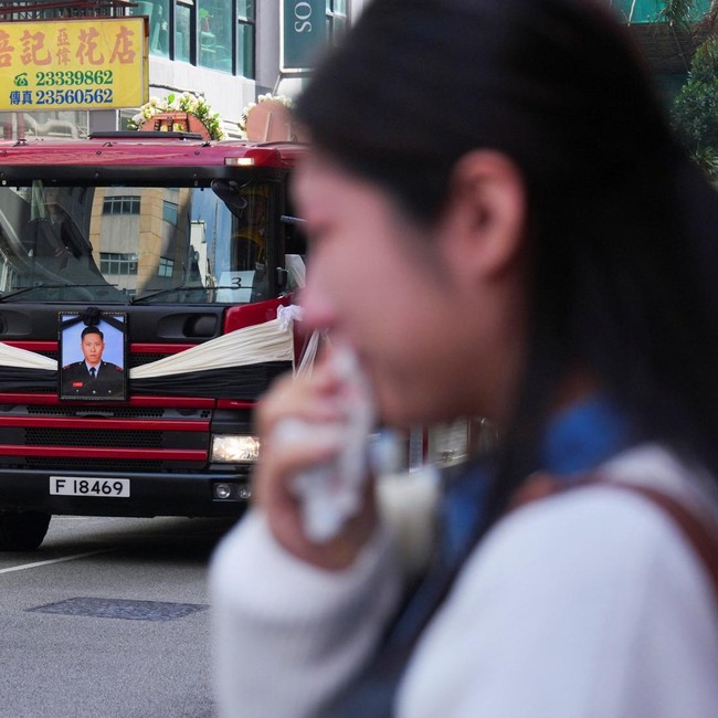 Isak Haru Iringi Pemakaman Petugas Pemadam Kebakaran Gugur di Hong Kong