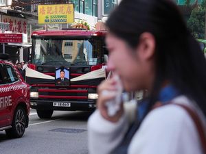 Isak Haru Iringi Pemakaman Petugas Pemadam Kebakaran Gugur di Hong Kong