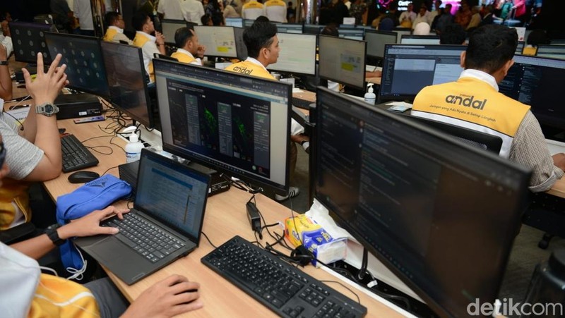 Menjelang perayaan Natal 2025 dan Tahun Baru 2026, kesiapan jaringan telekomunikasi menjadi perhatian utama seiring meningkatnya kebutuhan komunikasi masyarakat. Untuk memastikan layanan tetap andal, Indosat menyiagakan infrastruktur jaringan dan sistem pemantauan selama periode libur akhir tahun.