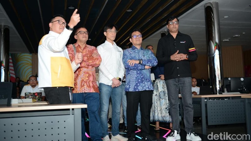 Menjelang perayaan Natal 2025 dan Tahun Baru 2026, kesiapan jaringan telekomunikasi menjadi perhatian utama seiring meningkatnya kebutuhan komunikasi masyarakat. Untuk memastikan layanan tetap andal, Indosat menyiagakan infrastruktur jaringan dan sistem pemantauan selama periode libur akhir tahun.