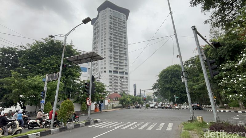 Kabut tipis di Surabaya