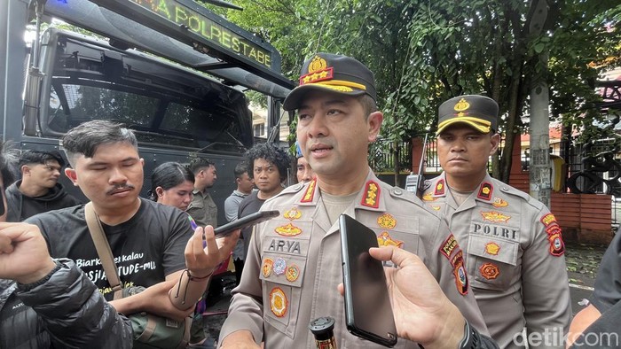 Demo Mahasiswa Papua di Makassar Ricuh Dipicu Penolakan Ormas