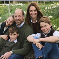 Makna Tersembunyi di Balik Foto Kartu Natal Kate Middleton & Pangeran William