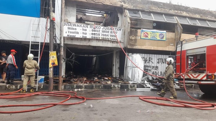 Ruko 2 Lantai Milik KAI di Semarang Terbakar