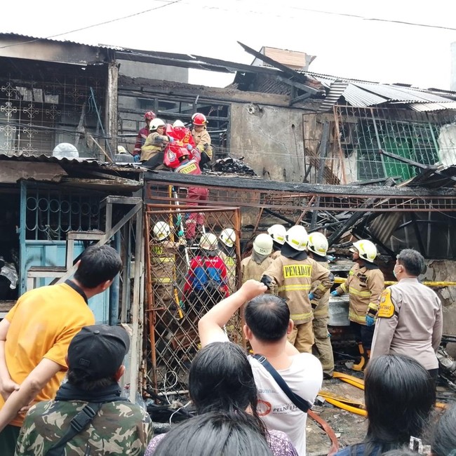 Penampakan Rumah Terbakar di Jakut Sebabkan 5 Orang Tewas