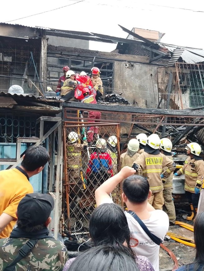 Penampakan Rumah Terbakar di Jakut Sebabkan 5 Orang Tewas