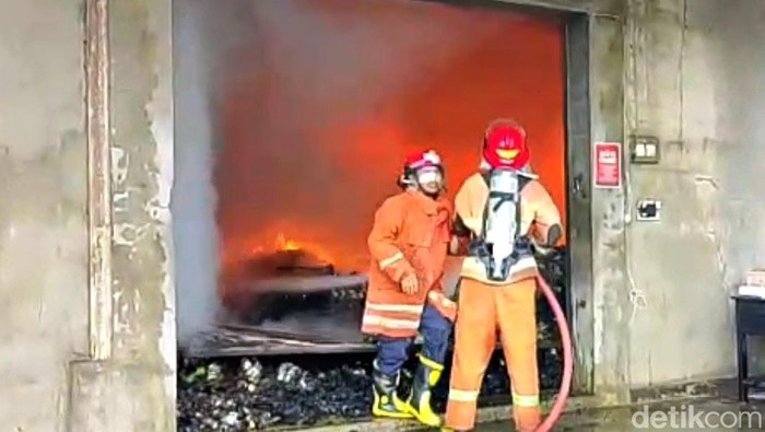 Gudang Snack di Situbondo Terbakar, Kerugian Capai Rp 1 M