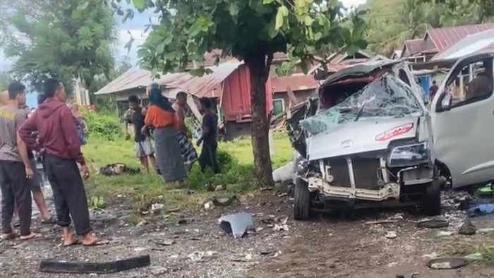 Adu Banteng Truk Vs Pikap di Jalan Poros Majene, 2 Orang Tewas-5 Luka