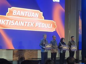 Kemdiktisaintek Salurkan Bantuan Bencana Sumatera, Beberkan Peran Kampus-kampus RI