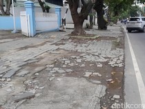 Trotoar di Jalan S Parman Hancur, Pejalan Kaki Ngeluh Gampang Tersandung