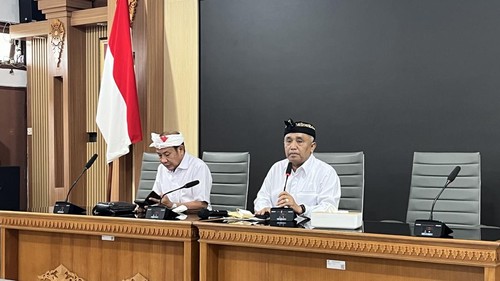 Ketua KPU Bali I Dewa Agung Gede Lidartawan ditemui di Kantor KPU Bali, Jumat (19/12/2025). (Rizki Setyo/detikBali)