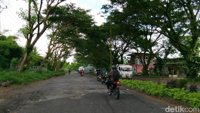 Warga Minahasa Utara Keluhkan Jalan Soekarno Rusak-Kerap Picu Kecelakaan