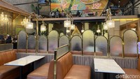 Roemah Kraton di Tebet mengusung konsep Jawa modern bernuansa pedesaan. Interiornya unik berupa joglo dengan ornamen kayu dan suasana hangat khas keraton yang elegan. Foto: detikFood