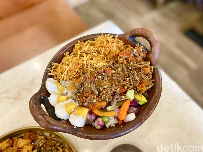 Kulineran di Tebet, Roemah Kraton Punya Nasi Campur dan Bakmi Goreng Sedap