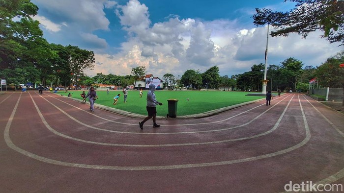 Menikmati Olahraga di Lapangan Upakarti Bandung