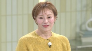 Kim Mi Kyung, dikenal sebagai YouTuber mukbang Lickerish Hatnim, jadi nama terbaru yang terseret Injection Auntie. Kim Mi Kyung tampil di Amazing Saturday bareng Park Na Rae. Dia gak membantah dapat treatment dari Injection Auntie, tapi ngaku gak tahu kalau itu ilegal. (Foto: dok. Tangkapan Layar YouTube)
