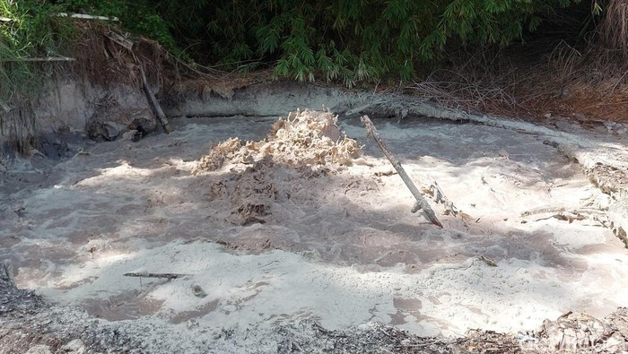 Resah Warga Cirebon Buntut Fenomena Lama Semburan Gas