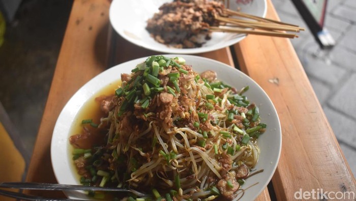 Warung Lontong Balap di Surabaya ini Jadi Favorit Ahmad Dhani