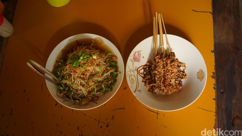Lontong Balap Pak Gendut Surabaya.