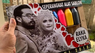 Viral! Pengantin Pria Beri Mas Kawin Tak Biasa, Alat Sablon & Uang Rp 77 Ribu