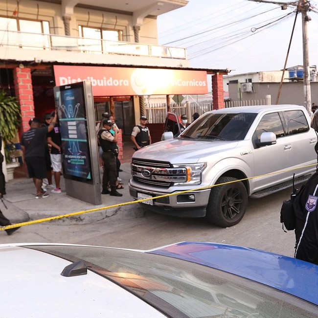 Foto: Olah TKP Penembakan Bek Barcelona Mario Pineida