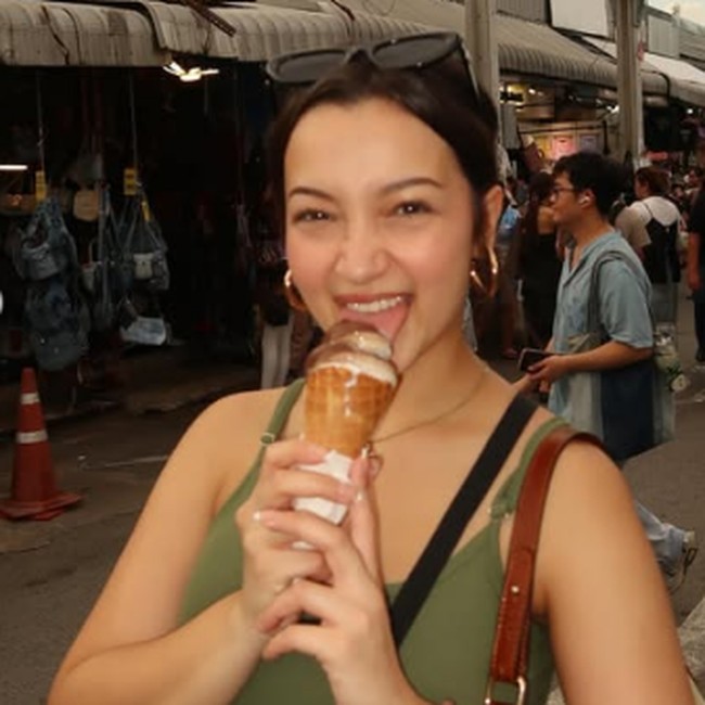 Megan Domani Asyik Kulineran di Thailand, Cicip Ketan Mangga dan Es Krim