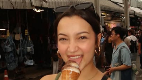 Megan Domani Asyik Kulineran di Thailand, Cicip Ketan Mangga dan Es Krim