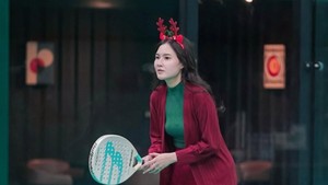 Momen jelang Natal, Nella Kharisma tetap aktif olahraga sambil tampil stylish. Foto: Instagram Nella Kharisma