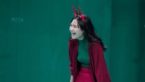 Nella Kharisma ikut tren selebritas main padel dengan sentuhan festive. Foto: Instagram Nella Kharisma