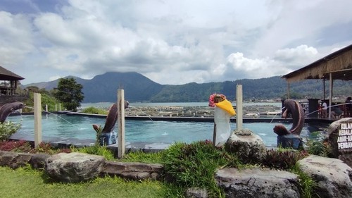 Salah satu kolam di objek wisata air hangat Seked Batur, Bangli, Bali, Sabtu (13/12/2025).
