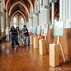 Pameran Seni Natal Hidupkan Balkon Gereja Katedral Jakarta