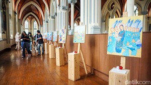 Pameran Seasons of Grace, karya tunggal Oliver Wihardja, digelar di Gereja Katedral Jakarta sebagai bagian dari rangkaian perayaan Natal 2025.