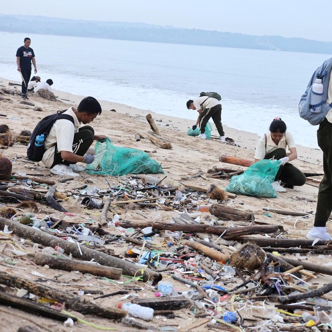 Pantai Kedonganan Darurat Sampah, Relawan Turun Tangan Pulihkan Pesisir Bali