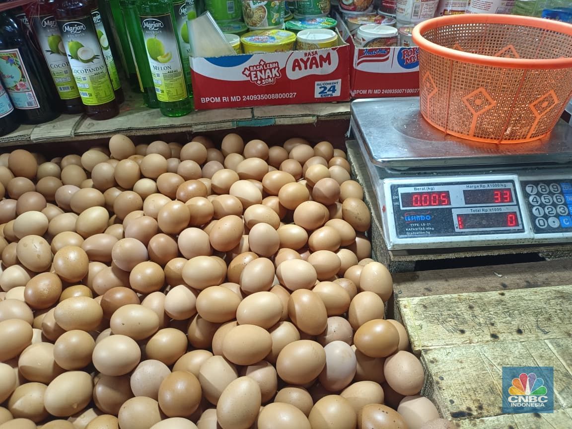 Pantauan harga pangan jelang Nataru di Pasar Rumput, Jakarta, Jumat (19/12/2025). (CNBC Indonesia/Martyasari Rizky)