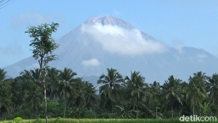 Gunung Semeru Erupsi 4 Kali Pagi Ini, Kolom Abu Capai 1.000 Meter