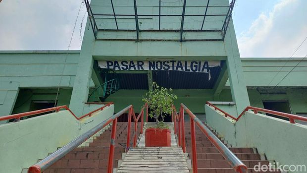 Pasar Nostalgia di Surabaya