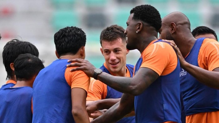 Pemain Borneo saat melakukan latihan jelang hadapi Persebaya besok. (Istimewa)